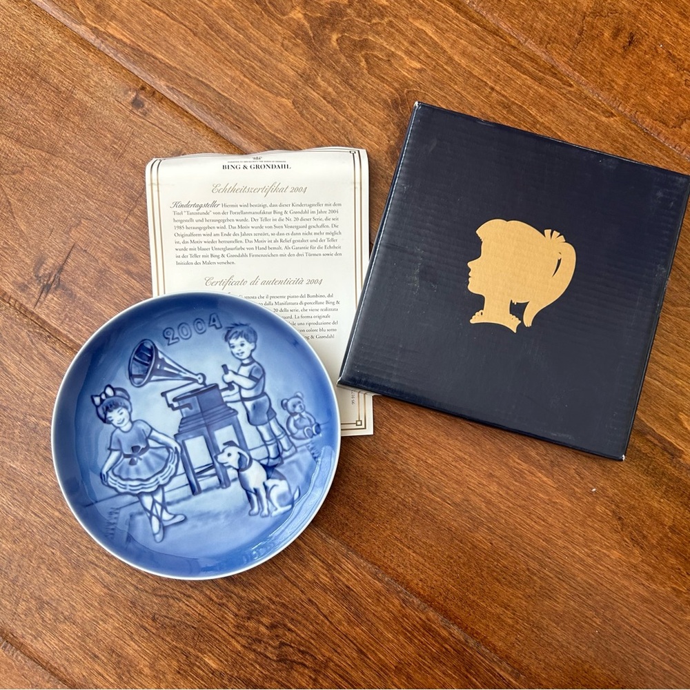2004 Bing & Grondahl, Children's Day Plate with box and certificate.